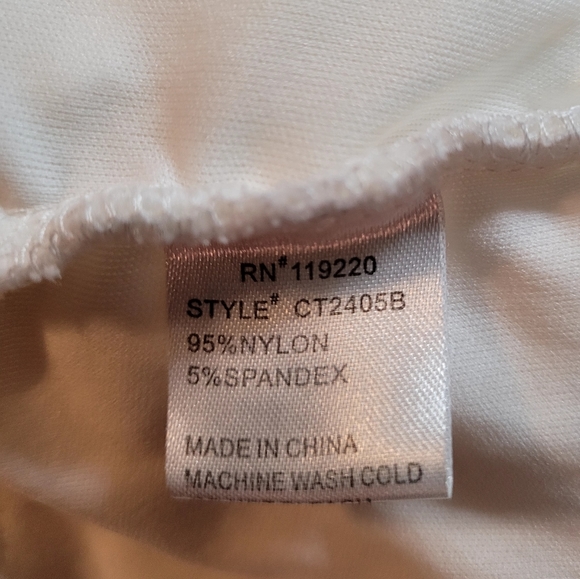 Crochet Lace Short Sleeve Blouse - Picture 3 of 3